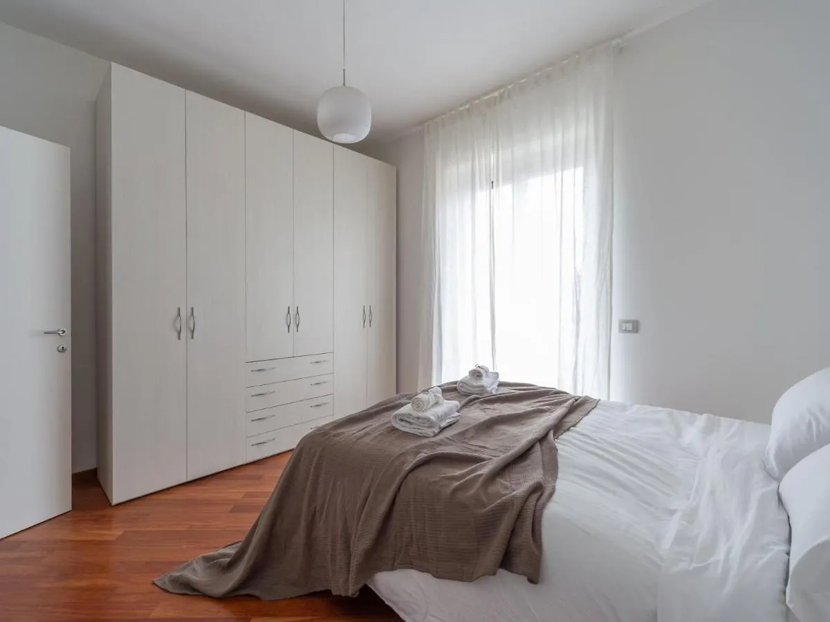The Best Rent - Sunny Two-Bedroom Apartment In Piazzale Loreto Milan