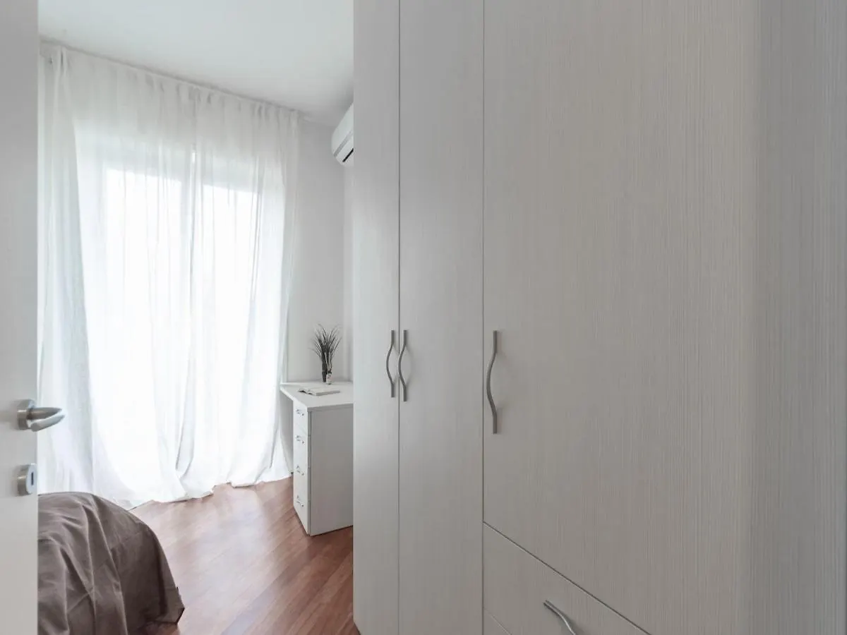 The Best Rent - Sunny Two-Bedroom Apartment In Piazzale Loreto Milan