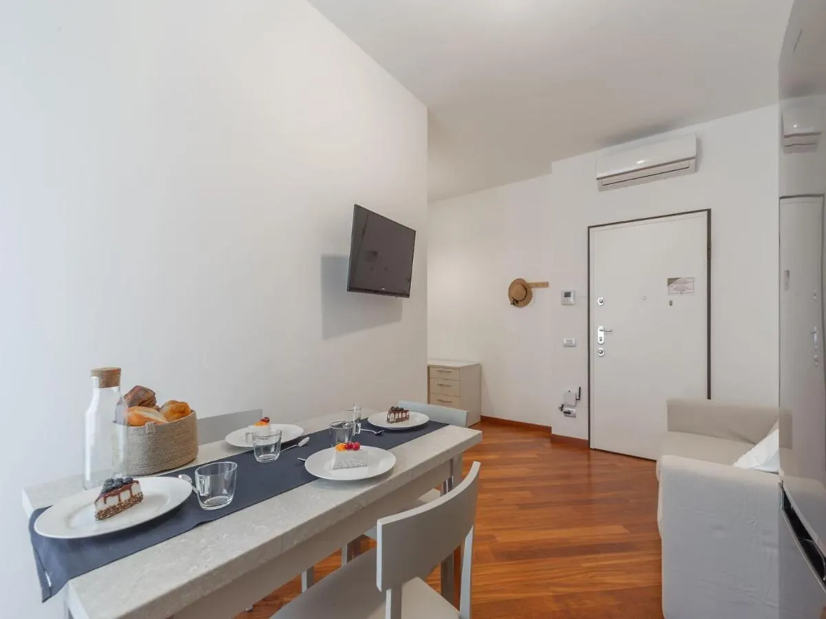 The Best Rent - Sunny Two-Bedroom Apartment In Piazzale Loreto Milan
