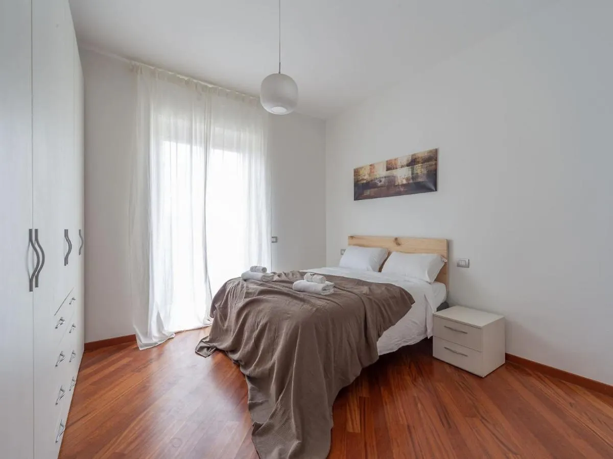 The Best Rent - Sunny Two-Bedroom Apartment In Piazzale Loreto Milan