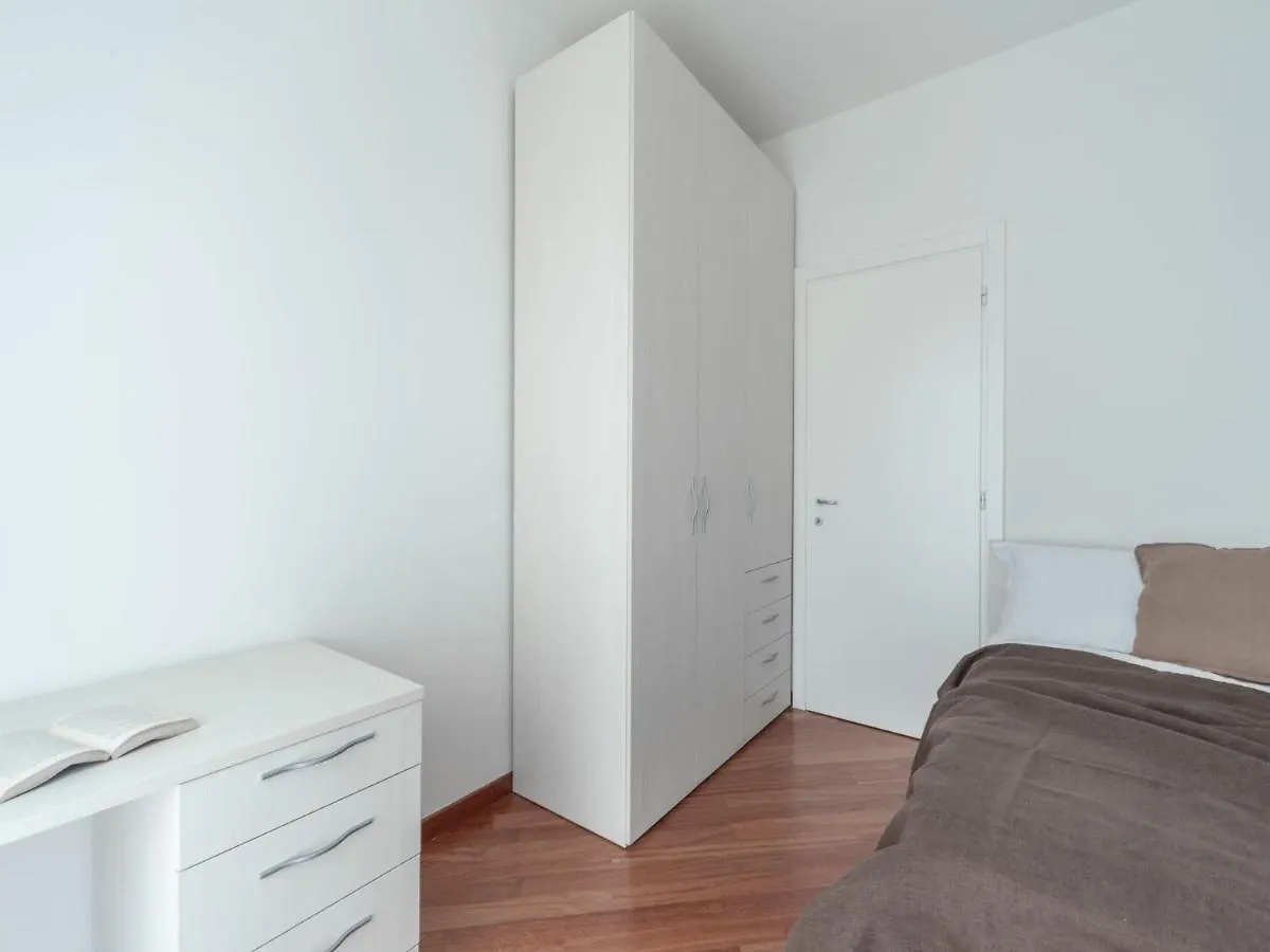 The Best Rent - Sunny Two-Bedroom Apartment In Piazzale Loreto Milan Italy