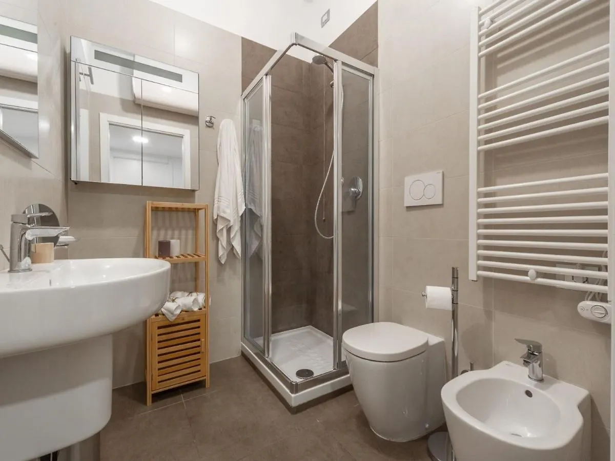 The Best Rent - Sunny Two-Bedroom Apartment In Piazzale Loreto Milan