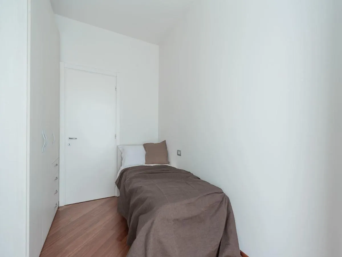 The Best Rent - Sunny Two-Bedroom Apartment In Piazzale Loreto Milan