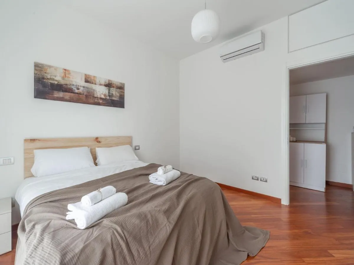 The Best Rent - Sunny Two-Bedroom Apartment In Piazzale Loreto Milan